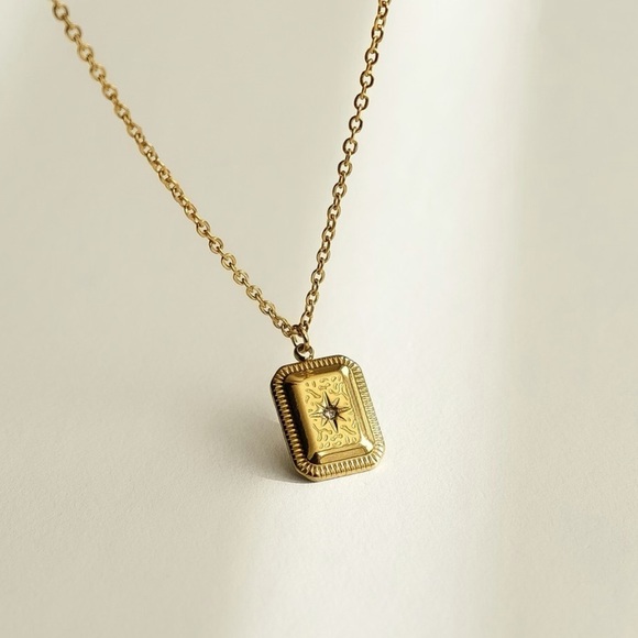 Star Rectangle Necklace | Gold Plated Stainless Steel - Picture 4 of 4